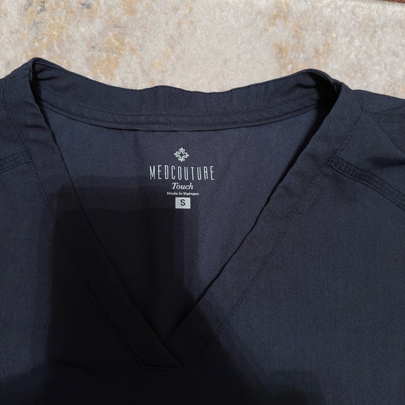 Med Couture Women's Scrub Set in Navy - Picture 7 of 8